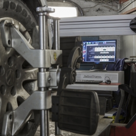 Wheel alignment with 3D stand
