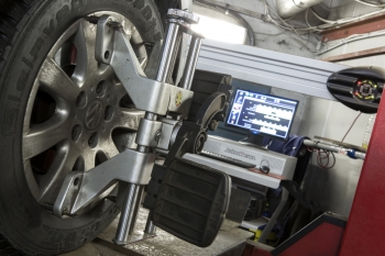 Wheel alignment with 3D stand